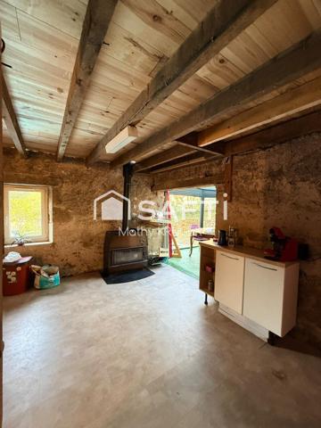 Maison en pierre au cœur de la nature