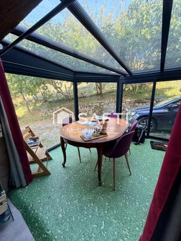 Maison en pierre au cœur de la nature