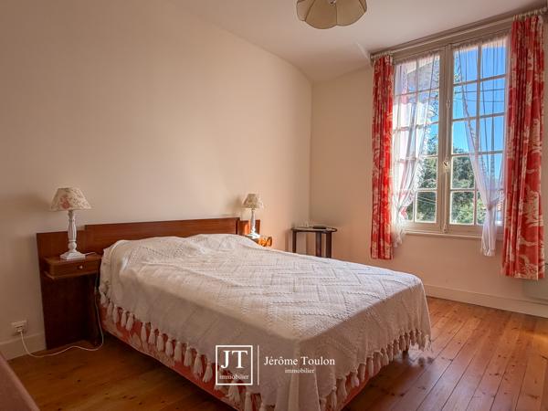 Maison
                                                                                                                                                                                                                                                                                                                        5 pièce(s)                                                                                                                                                                                                          4 chambre(s)                                                                                                                                                                                                          115  m²
