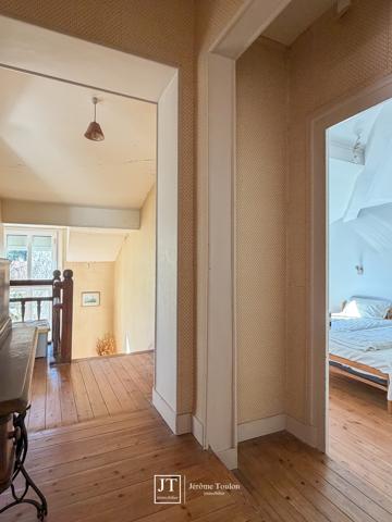 Maison
                                                                                                                                                                                                                                                                                                                        5 pièce(s)                                                                                                                                                                                                          4 chambre(s)                                                                                                                                                                                                          115  m²