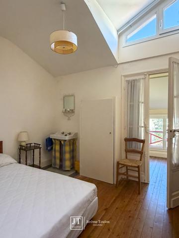 Maison
                                                                                                                                                                                                                                                                                                                        5 pièce(s)                                                                                                                                                                                                          4 chambre(s)                                                                                                                                                                                                          115  m²