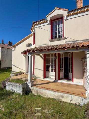Maison
                                                                                                                                                                                                                                                                                                                        5 pièce(s)                                                                                                                                                                                                          4 chambre(s)                                                                                                                                                                                                          115  m²