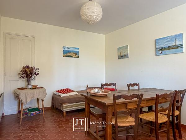 Maison
                                                                                                                                                                                                                                                                                                                        5 pièce(s)                                                                                                                                                                                                          4 chambre(s)                                                                                                                                                                                                          115  m²