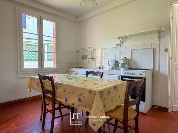 Maison
                                                                                                                                                                                                                                                                                                                        5 pièce(s)                                                                                                                                                                                                          4 chambre(s)                                                                                                                                                                                                          115  m²