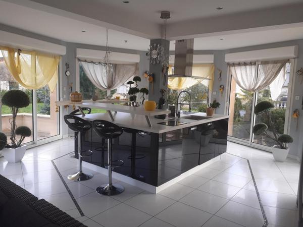 MAISON D'ARCHITECTE - TOUT CONFORT - PISCINE -