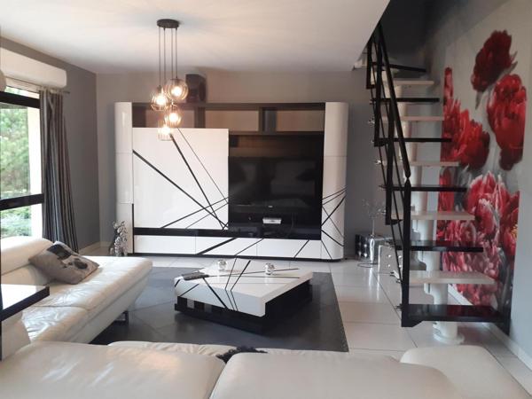 MAISON D'ARCHITECTE - TOUT CONFORT - PISCINE -