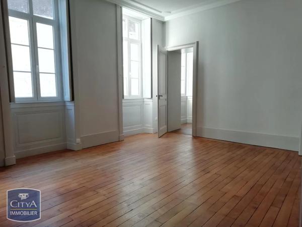 Appartement à louer 4 pièces 123.3m²