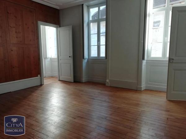Appartement à louer 4 pièces 123.3m²