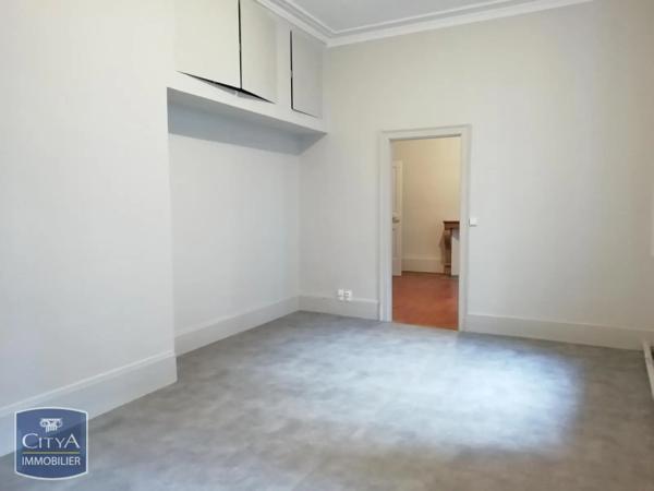 Appartement à louer 4 pièces 123.3m²