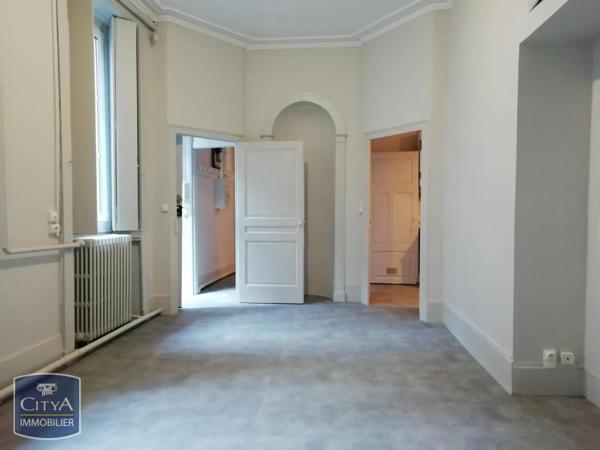 Appartement à louer 4 pièces 123.3m²
