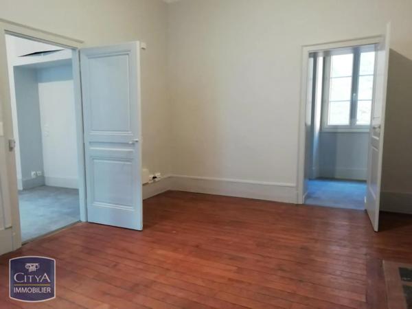 Appartement à louer 4 pièces 123.3m²