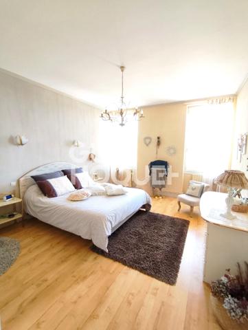 Maison bourgeoise avec dépendances et piscine