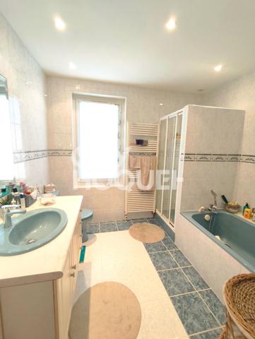 Maison bourgeoise avec dépendances et piscine