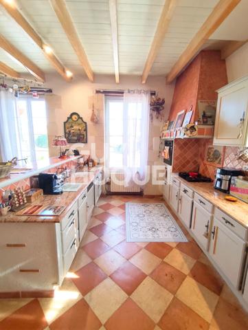 Maison bourgeoise avec dépendances et piscine