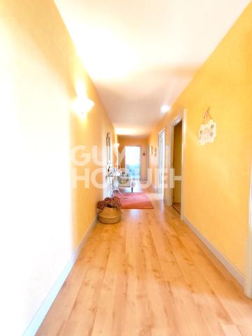 Maison bourgeoise avec dépendances et piscine