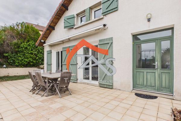 Vente                                                      Maison
                        
                     5 pièces                      147 m2                     à Sorbiers