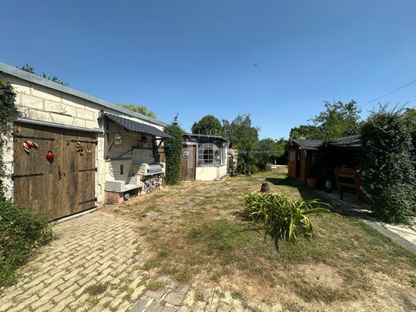 Charmante maison ancienne avec jardin et dépendance