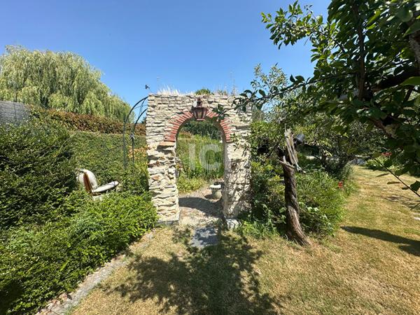 Charmante maison ancienne avec jardin et dépendance