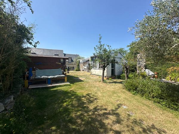 Charmante maison ancienne avec jardin et dépendance