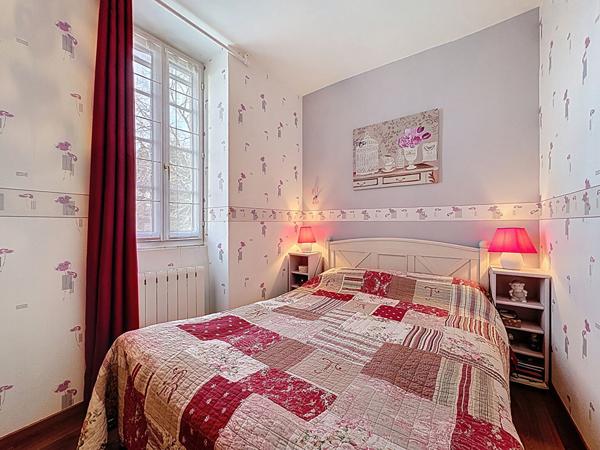 LAPLUME - Ensemble immobilier de caractère de 300 m² avec dépendance (Gîte) , garage, piscine, terrain dominant de 3600 m² environ.