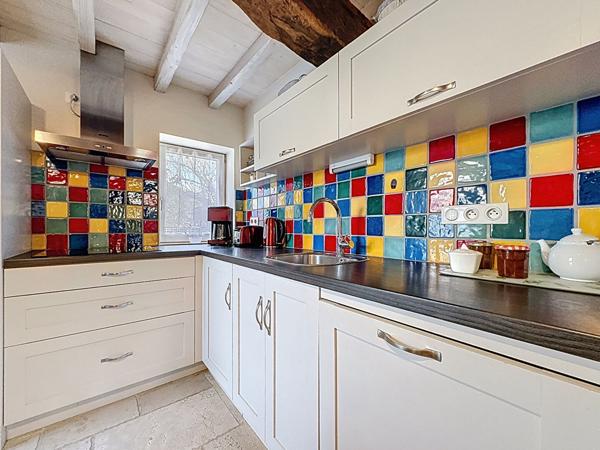 LAPLUME - Ensemble immobilier de caractère de 300 m² avec dépendance (Gîte) , garage, piscine, terrain dominant de 3600 m² environ.