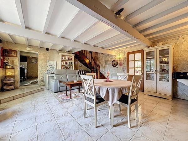 LAPLUME - Ensemble immobilier de caractère de 300 m² avec dépendance (Gîte) , garage, piscine, terrain dominant de 3600 m² environ.