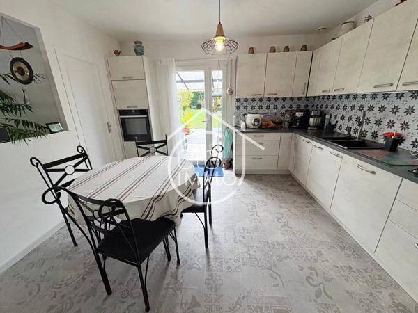 LAMONZIE SAINT MARTIN : Charmante maison de plain-pied 6 pièces de 144m² avec studio attenant