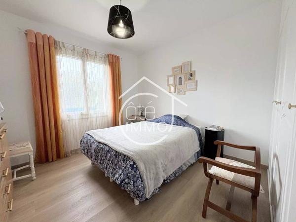 LAMONZIE SAINT MARTIN : Charmante maison de plain-pied 6 pièces de 144m² avec studio attenant