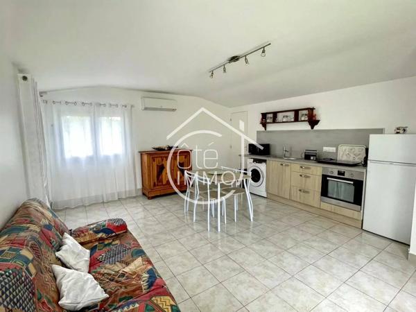 LAMONZIE SAINT MARTIN : Charmante maison de plain-pied 6 pièces de 144m² avec studio attenant