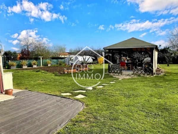LAMONZIE SAINT MARTIN : Charmante maison de plain-pied 6 pièces de 144m² avec studio attenant