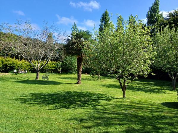 Plougasnou (29630) Plougasnou 5 mn Terenez, belle maison traditionnelle entièrement rénovée sur 3500 m2 de parc arboré.