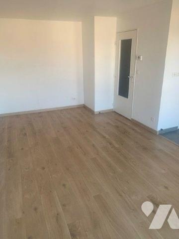 Centre ville ANZIN, Résidence les Terrasses Valmont, appartement type II offrant:
 Entrée avec...