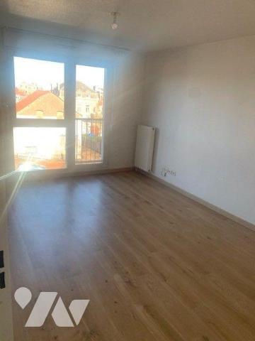 Centre ville ANZIN, Résidence les Terrasses Valmont, appartement type II offrant:
 Entrée avec...