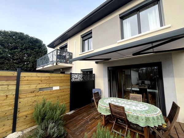 Rez-de-jardin rénové, sans vis-à-vis, jardin privatif et ruisseau