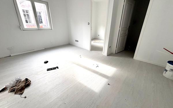 Maison à vendre    3 pièces • 298 m2 Saint-Quentin