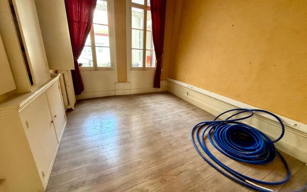 Maison à vendre    3 pièces • 298 m2 Saint-Quentin