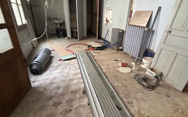 Maison à vendre    3 pièces • 298 m2 Saint-Quentin