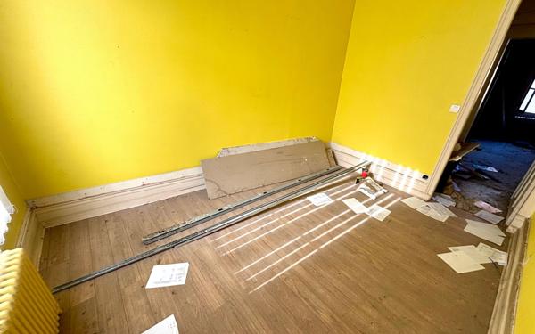 Maison à vendre    3 pièces • 298 m2 Saint-Quentin