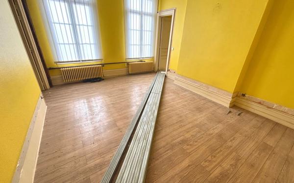 Maison à vendre    3 pièces • 298 m2 Saint-Quentin