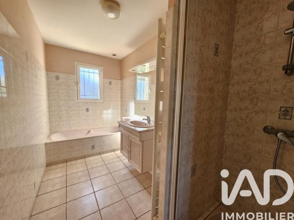 Maison à vendre 5 pièces 135 m² Saint-Pierre-du-Lorouër