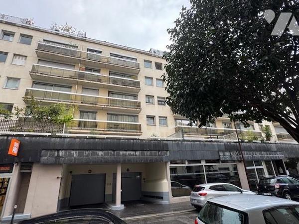 NEUILLY SUR SEINE - PONT NEUILLY - AV MADRID/RUE BOUTARD - PARKING A VENDRE