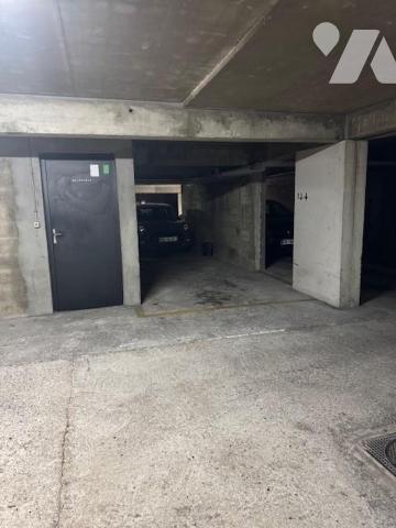 NEUILLY SUR SEINE - PONT NEUILLY - AV MADRID/RUE BOUTARD - PARKING A VENDRE