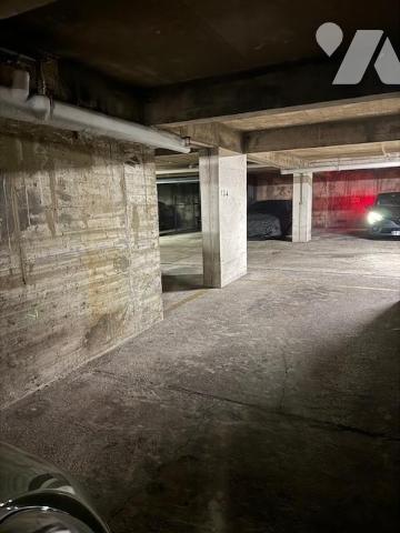 NEUILLY SUR SEINE - PONT NEUILLY - AV MADRID/RUE BOUTARD - PARKING A VENDRE