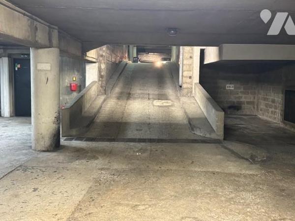 NEUILLY SUR SEINE - PONT NEUILLY - AV MADRID/RUE BOUTARD - PARKING A VENDRE