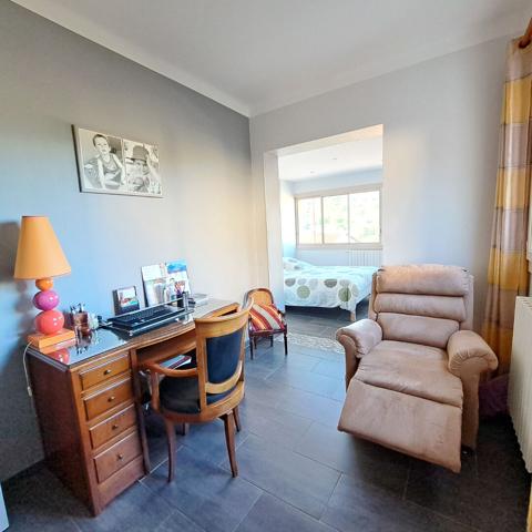 A VENDRE MAISON ENTIEREMENT RENOVEE / CHAMBRE EN REZ-DE-CHAUSSEE / JARDIN / GARAGE / 4 CHAMBRES
