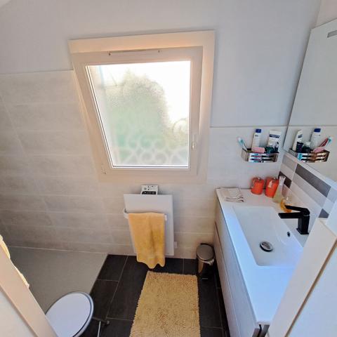 A VENDRE MAISON ENTIEREMENT RENOVEE / CHAMBRE EN REZ-DE-CHAUSSEE / JARDIN / GARAGE / 4 CHAMBRES
