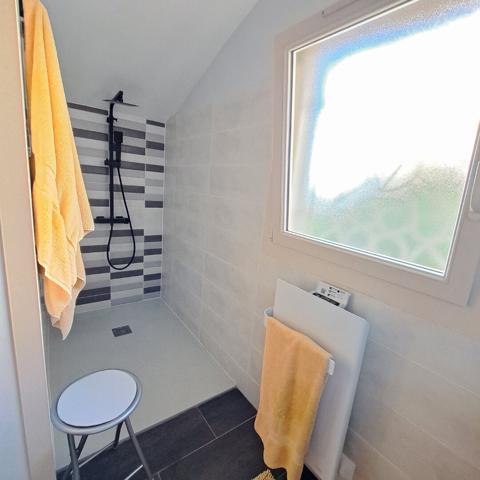 A VENDRE MAISON ENTIEREMENT RENOVEE / CHAMBRE EN REZ-DE-CHAUSSEE / JARDIN / GARAGE / 4 CHAMBRES
