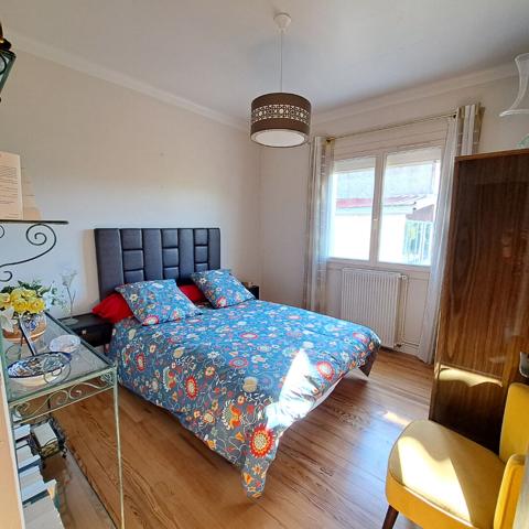 A VENDRE MAISON ENTIEREMENT RENOVEE / CHAMBRE EN REZ-DE-CHAUSSEE / JARDIN / GARAGE / 4 CHAMBRES