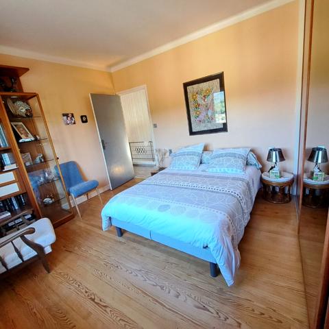 A VENDRE MAISON ENTIEREMENT RENOVEE / CHAMBRE EN REZ-DE-CHAUSSEE / JARDIN / GARAGE / 4 CHAMBRES