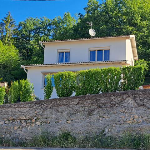 A VENDRE MAISON ENTIEREMENT RENOVEE / CHAMBRE EN REZ-DE-CHAUSSEE / JARDIN / GARAGE / 4 CHAMBRES